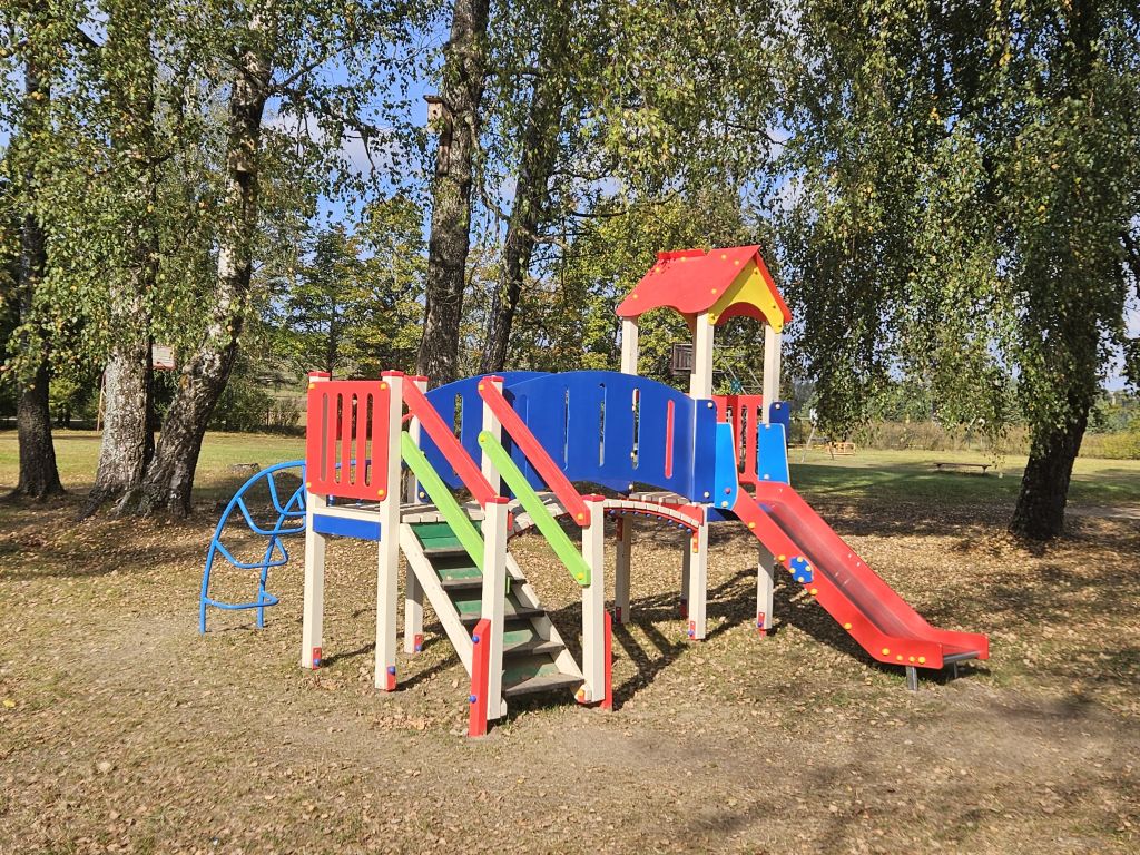 Nauja žaidimų aikštelė Vilniaus r. Šumsko pagrindinėje mokykloje